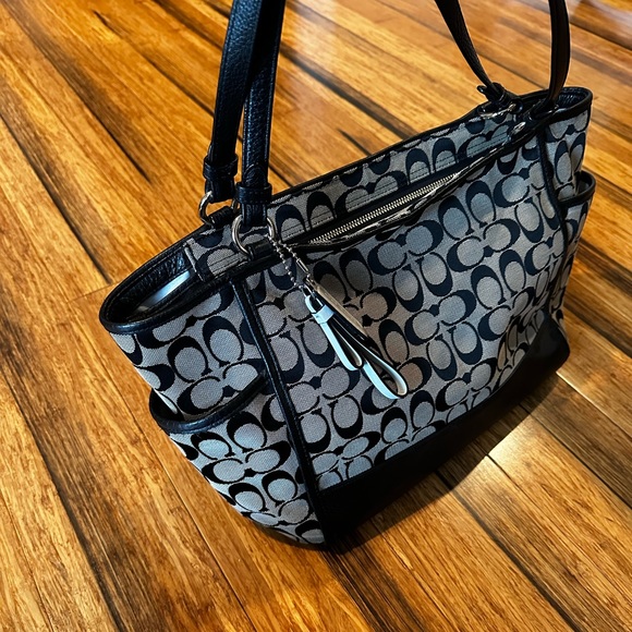 Coach purse - Picture 2 of 8